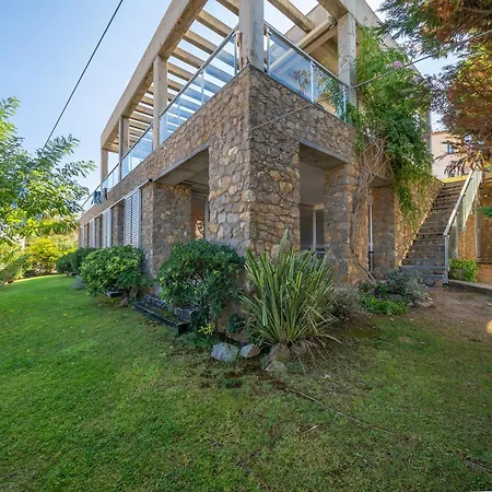 Villa Beautiful Near Illa Mateua